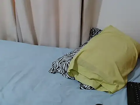 andy_laika live cam on StripChat