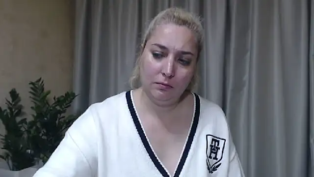 sweetpussy13 live cam on StripChat