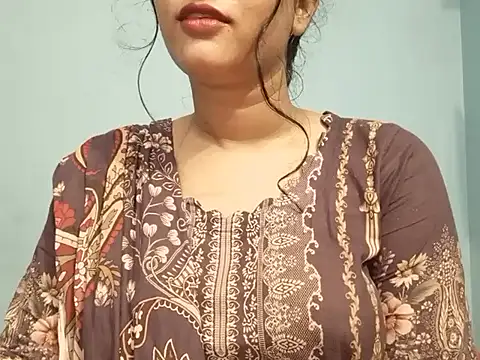 Adhiti_1 live cam on StripChat