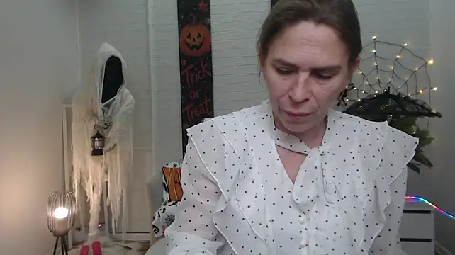 TessaDaybreak live cam on StripChat