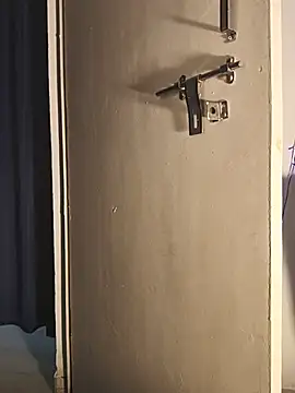DIRTYSECRET_QUEEN_07