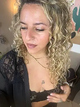 LunitaDeseo webcam stripchat model stream image