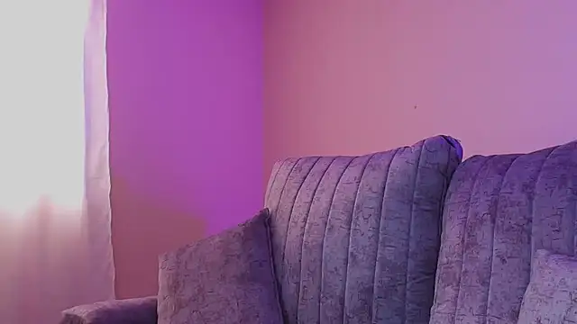 MiaColucci18 webcam stripchat model stream image