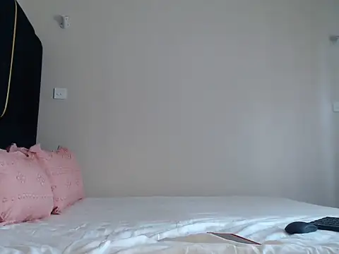 shadows_sweet live cam on StripChat