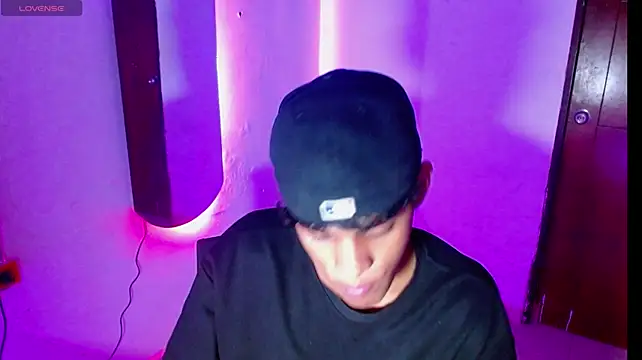 tommy_joyer_ live cam on StripChat