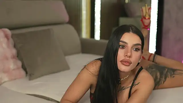 Show de webcam en vivo con AmyBlair - Juguetes Lovense interactivos disponibles