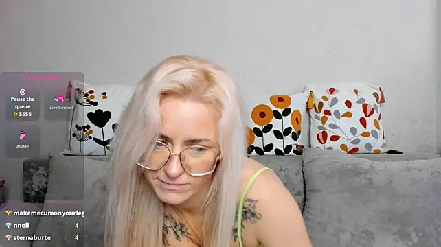 LadyIzabel live cam preview