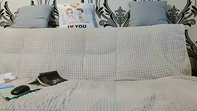 BellaVelvetNoir live cam preview