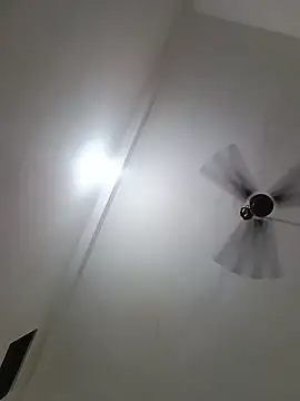 Ragni-kaur live cam preview