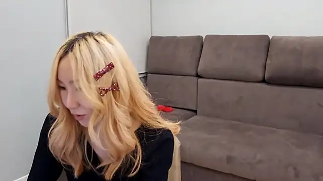 IoneGray live cam on StripChat