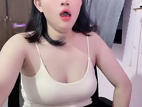 ThuPhuong888 live cam on StripChat