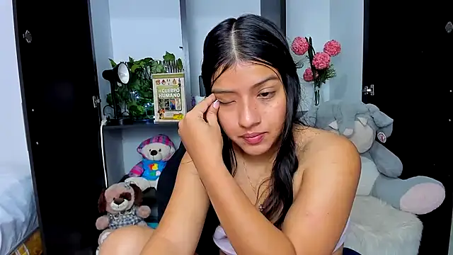 zara_cute live cam on StripChat