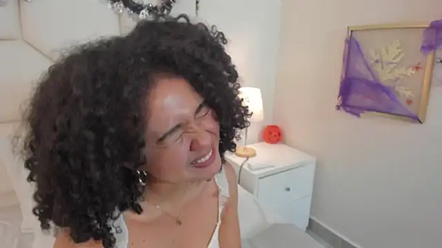 Kiraspell webcam stripchat model stream image