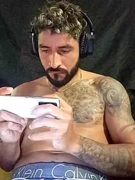 Alexsexygamer live cam on StripChat