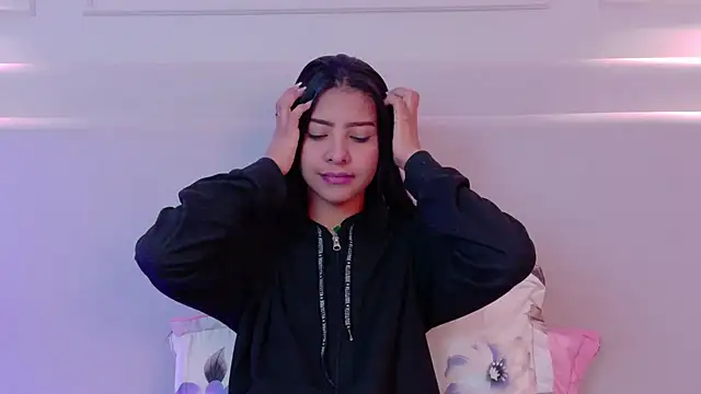 NaomiKlarc