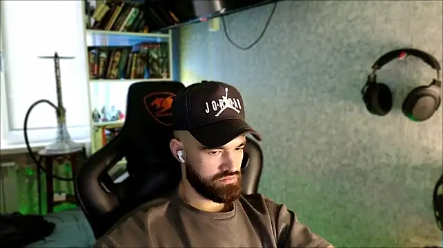 _Serious_Man webcam