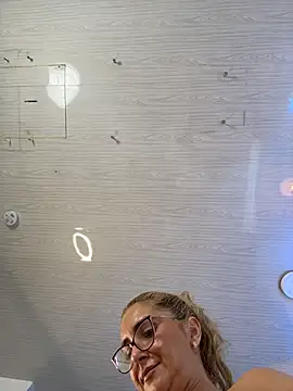 Megan_Lara__