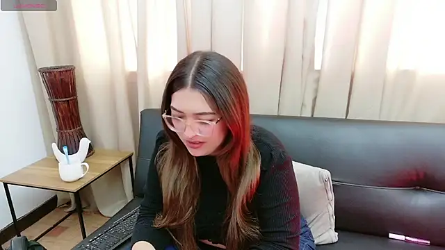Mila_white1 live cam preview