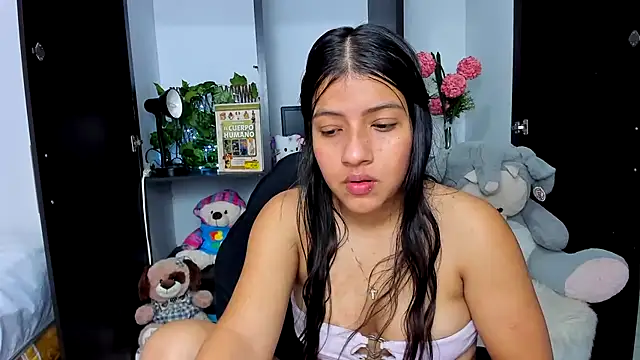 zara_cute live cam on StripChat