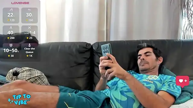 DIEGODELAVERGE live cam on StripChat