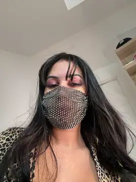 queen-chamss live Stripchat room