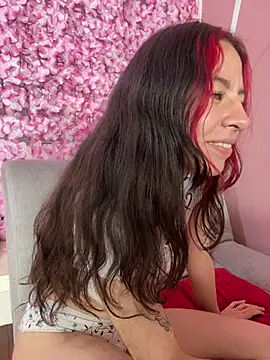 NohaBrooks_Pink
