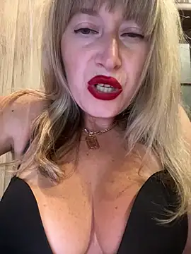 Kittenforyou live cam on StripChat