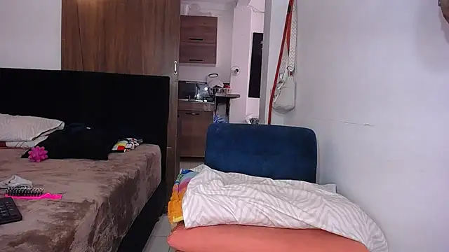 yselahot live cam on StripChat