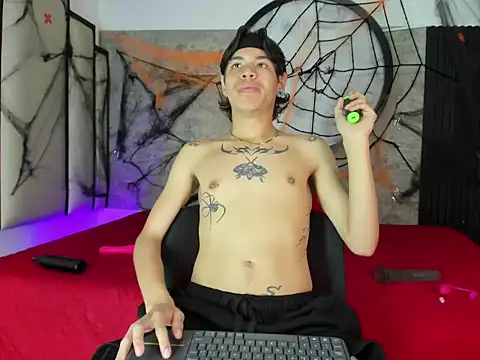 isaack_grant webcam stripchat model stream image