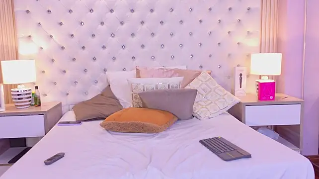 VaniaRouse live cam preview