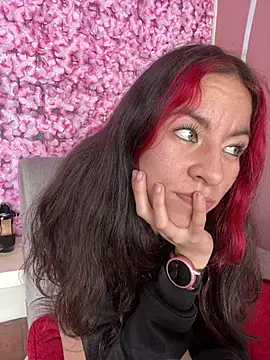 NohaBrooks_Pink