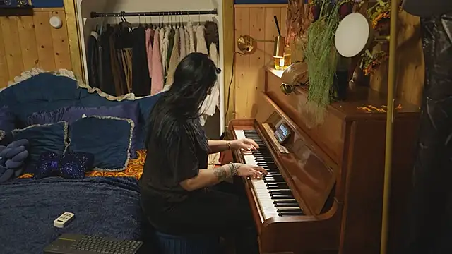 VanessaDoyle live cam preview