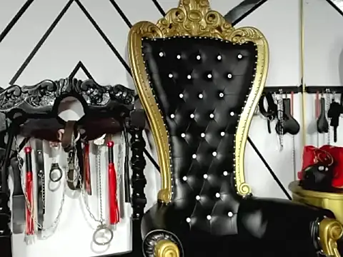 ThessaDior live cam on StripChat