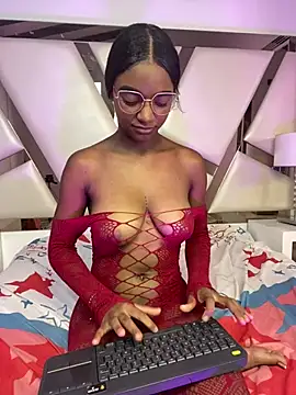 MiaaHoward live cam preview
