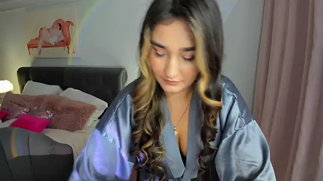 GoldenHeart_1 live cam on StripChat