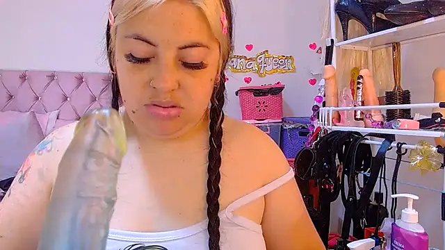 lanaqueen699 live cam room
