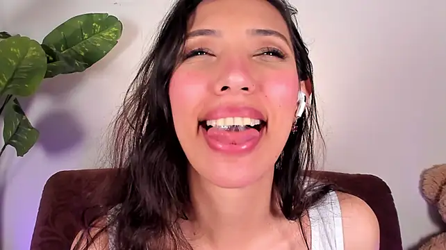 Miss_veronicaa2 live cam on StripChat