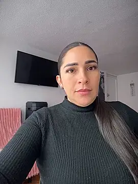 luna_lgomez_ live cam room