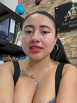 _Sarah-Office1 live cam on StripChat