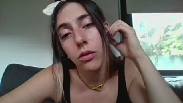 LatinDolliee captura de la sala en vivo en Stripchat