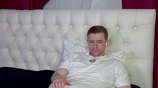 EthanPinkman live cam on StripChat