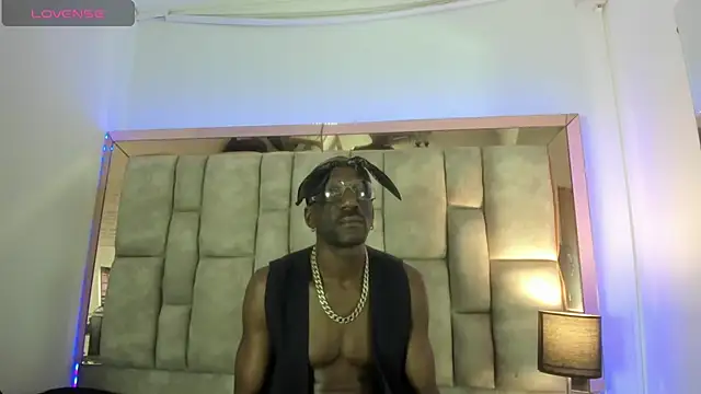 Titan_Moreno_ live cam on StripChat