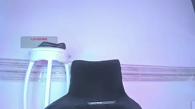 Luna_Femme live cam on StripChat