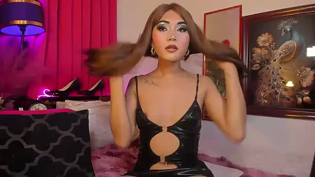 DivineGoddess23 live cam on StripChat