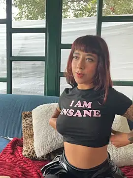 AliceMrtnz live cam on StripChat