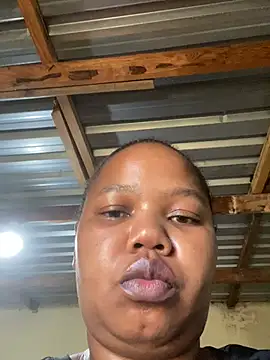 Curvycandy95 on Stripchat