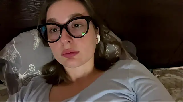SarahHazelrigg live cam on StripChat