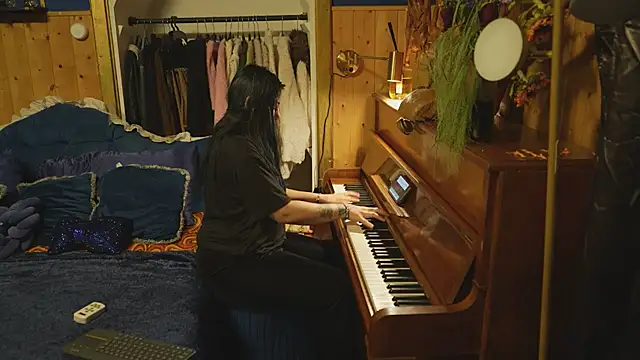 VanessaDoyle live cam preview
