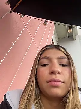 Issa_pink18 webcam stripchat model stream image