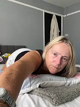 Blondnboujee53